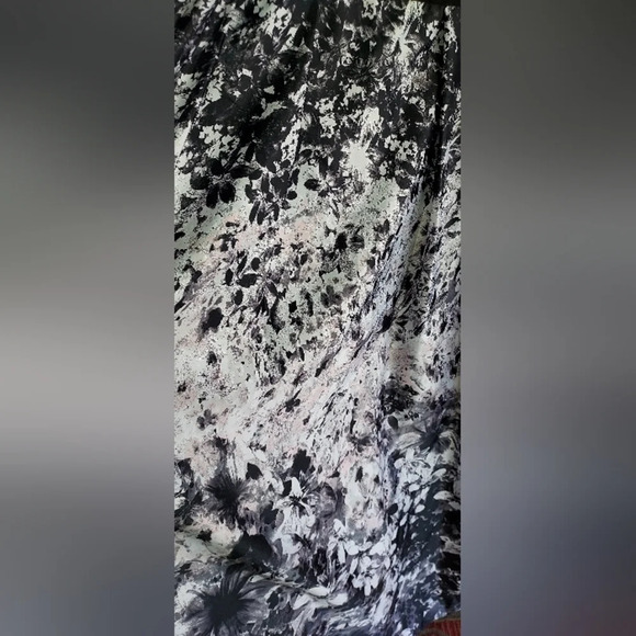 XSCAPE printed satin ball gown with illusion sides - Picture 10 of 14